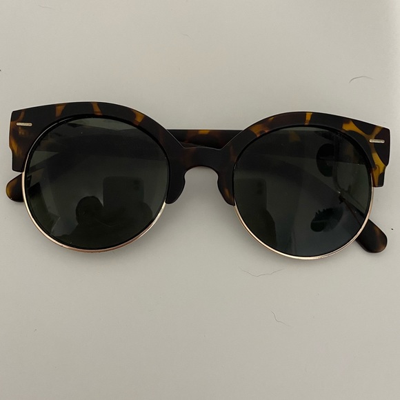 Urban Outfitters Accessories - urban outfitters sunglasses